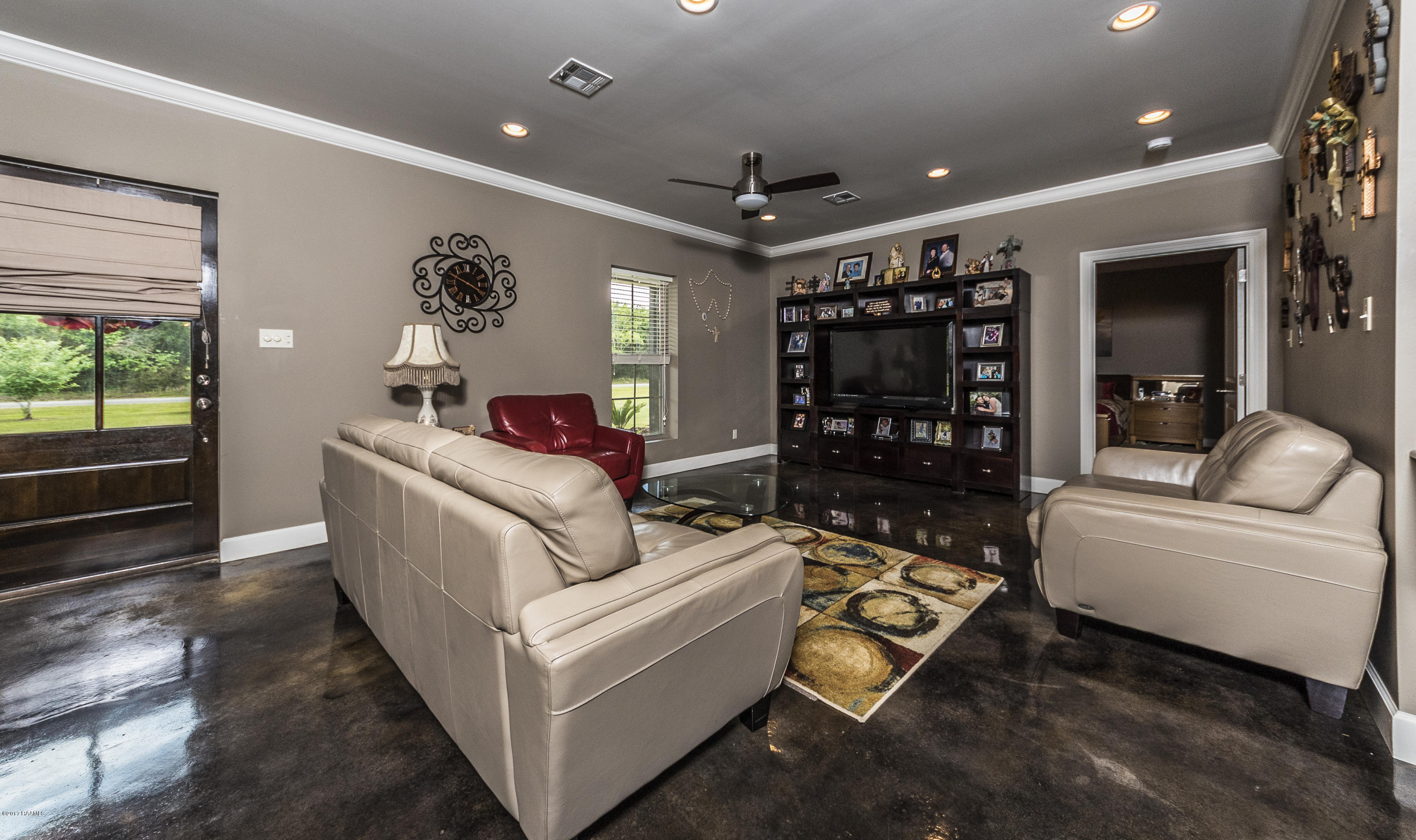 21726 Premier Road Kaplan, LA 70548 - Photo 4 of 39 Living Room 1
