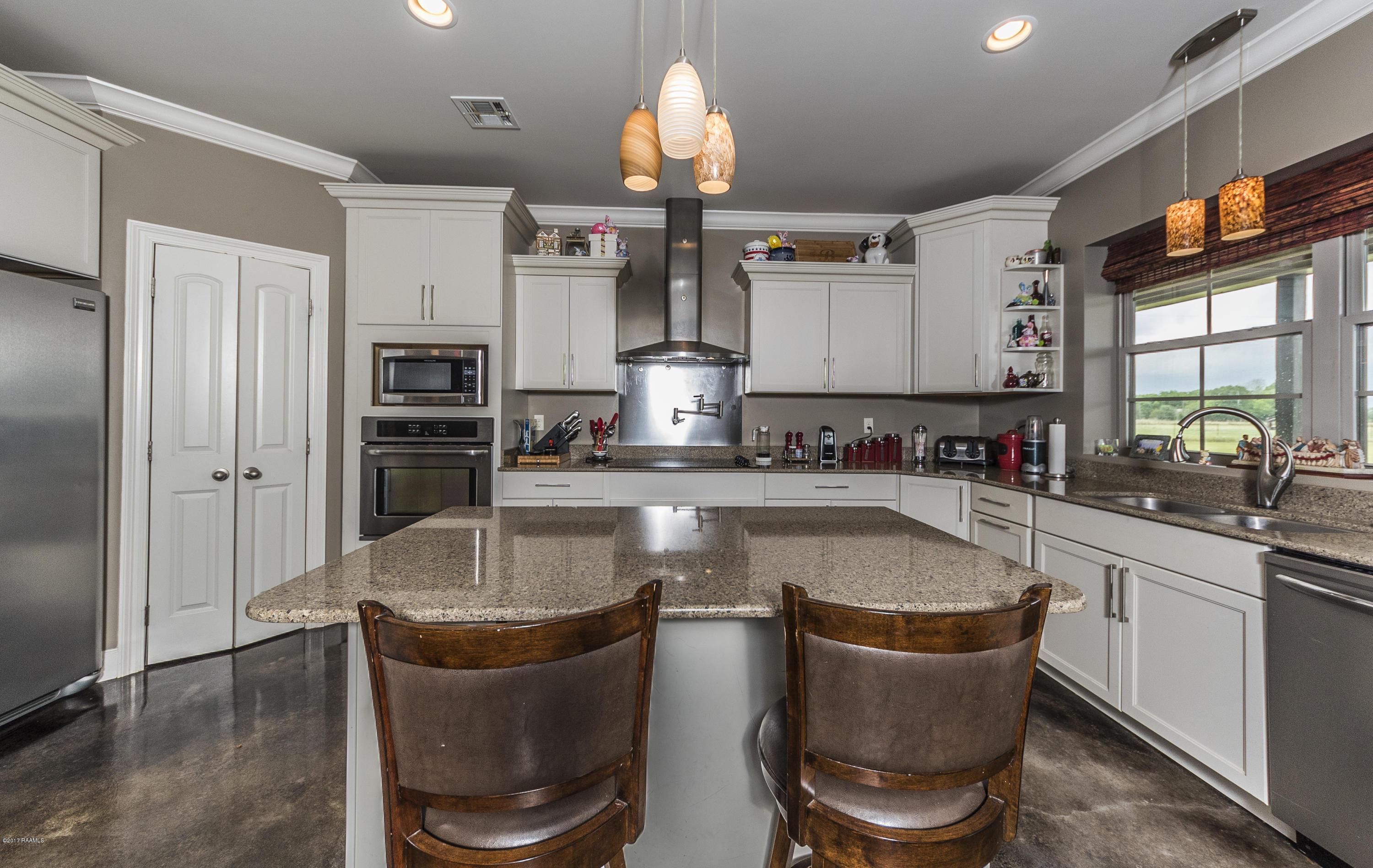 21726 Premier Road Kaplan, LA 70548 - Photo 10 of 39 Kitchen 3