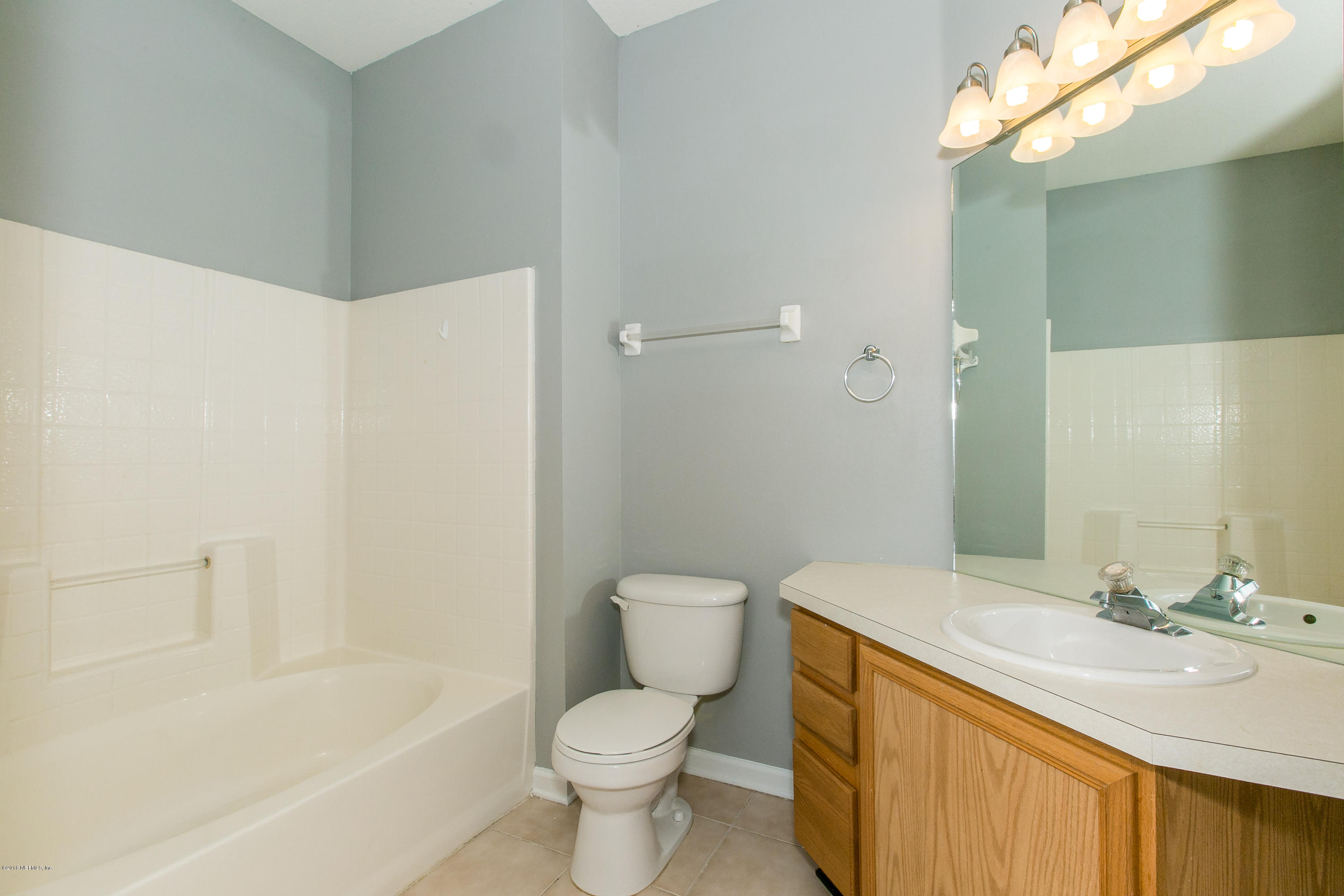 7990 Baymeadows Road, Unit 714 Jacksonville, FL 32256 - Photo 15 of 38 Bathroom