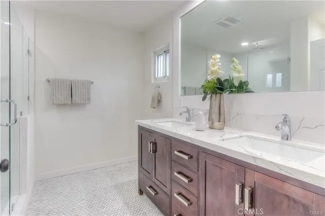 $1,250,000 | 1925 North Screenland Drive, Burbank, CA 91505