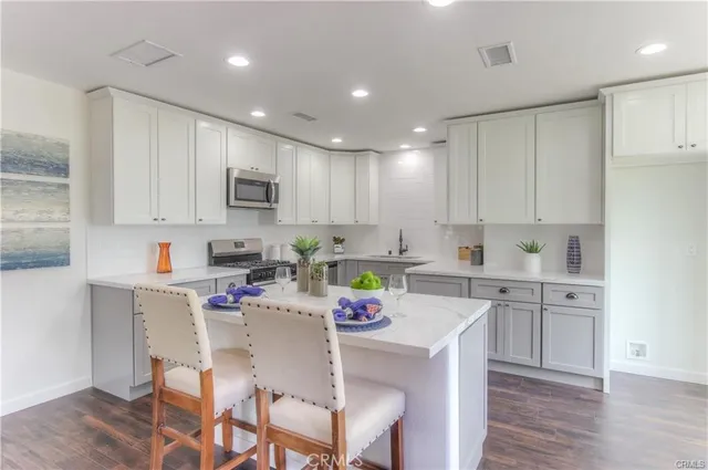 $1,250,000 | 1925 North Screenland Drive, Burbank, CA 91505