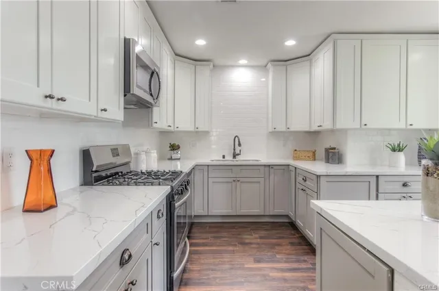 $1,250,000 | 1925 North Screenland Drive, Burbank, CA 91505