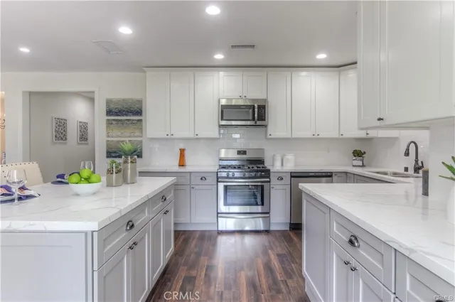 $1,250,000 | 1925 North Screenland Drive, Burbank, CA 91505