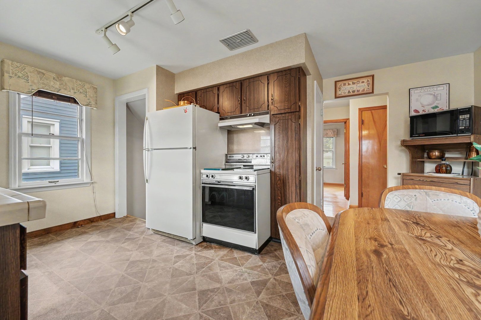 18338 Ridgewood Avenue Lansing, IL 60438 - Photo 9 of 28