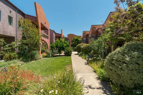 $525,000 | 1354 Yulupa Avenue, Unit E, Santa Rosa, CA 95405