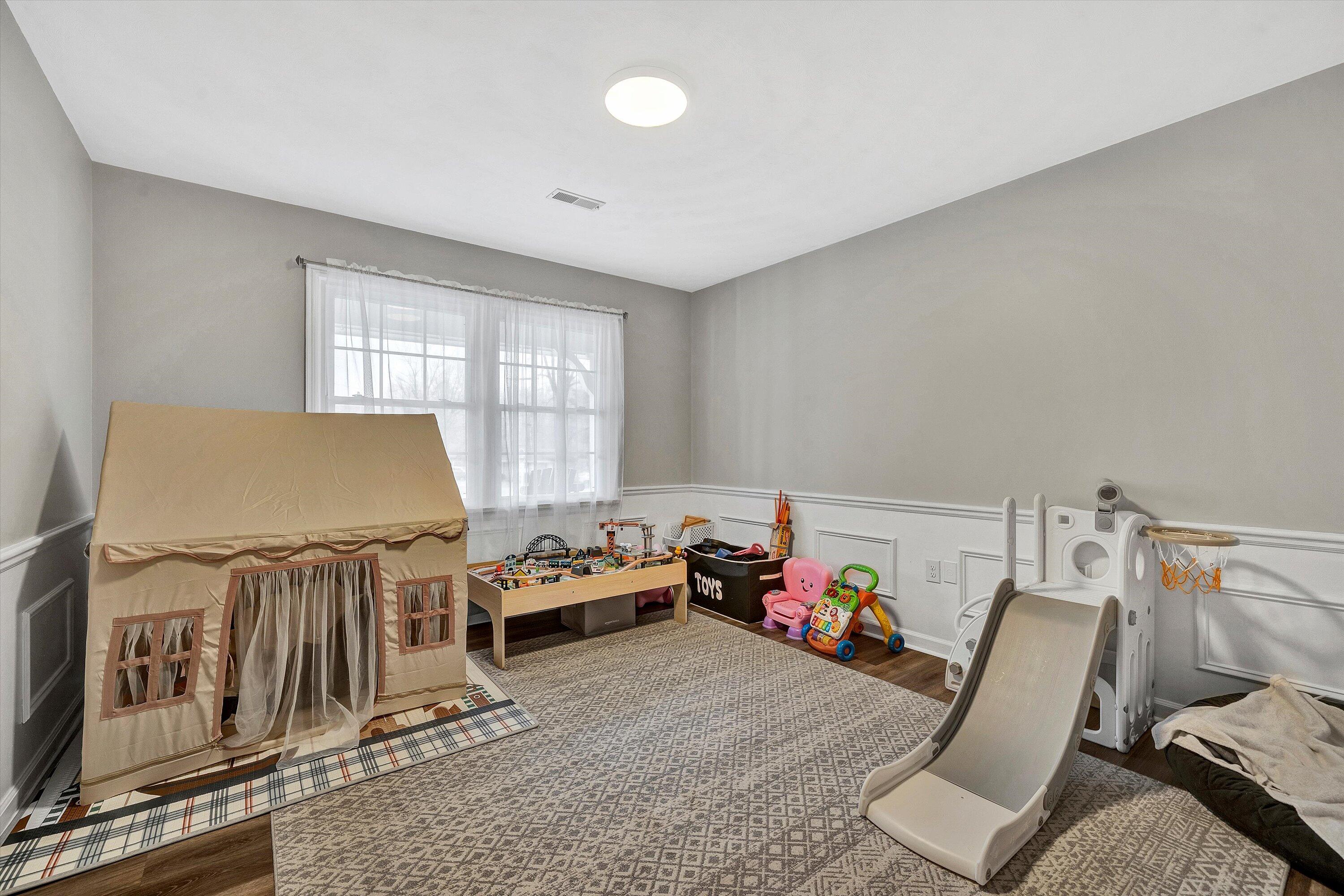 25 Charmwood Drive Blue Ridge, VA 24064 - Photo 7 of 35 a room with furniture a flat screen tv and a window