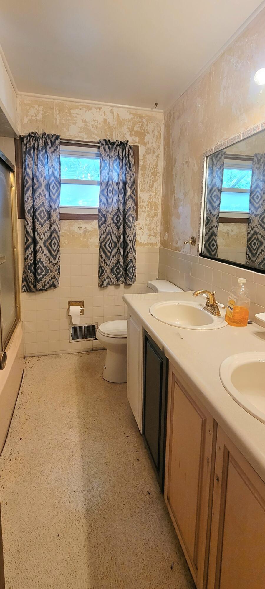 1183 Country Club Road Columbus, OH 43227 - Photo 17 of 24 Full bath