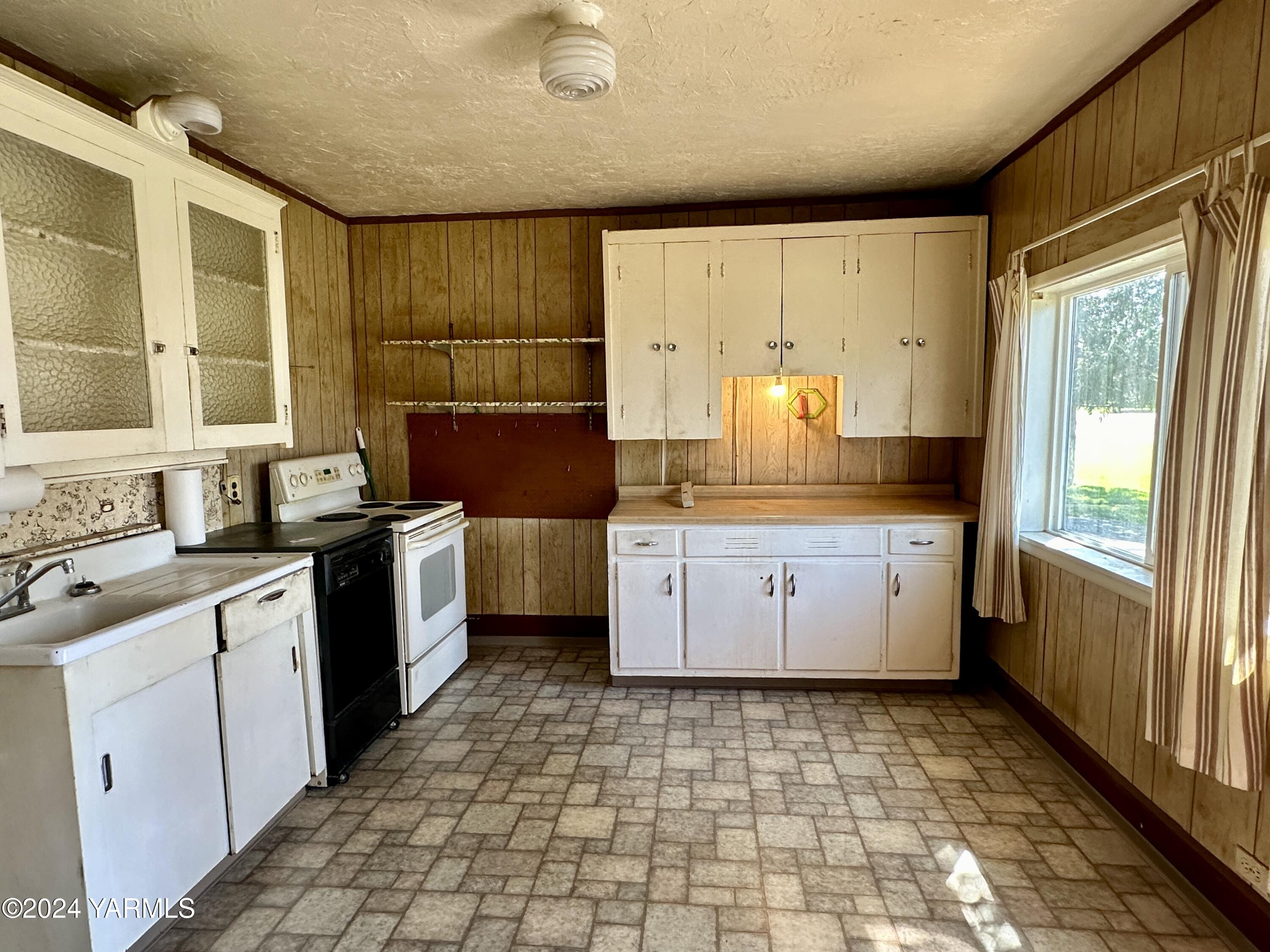 2613 Cascade Road Yakima, WA 98901 - Photo 16 of 38 IMG_3325