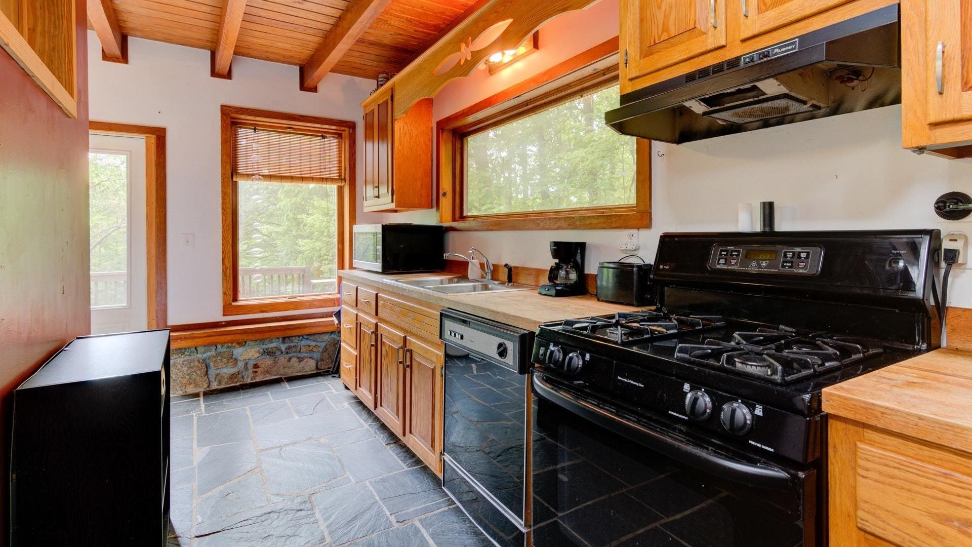 7755 Jeters Chapel Road Vinton, VA 24179 - Photo 12 of 26 kitchen