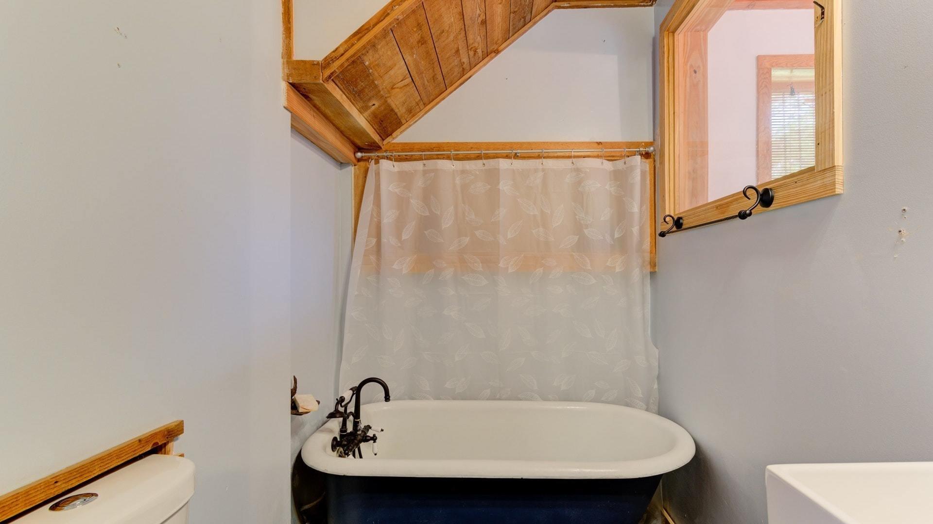 7755 Jeters Chapel Road Vinton, VA 24179 - Photo 16 of 26 tub
