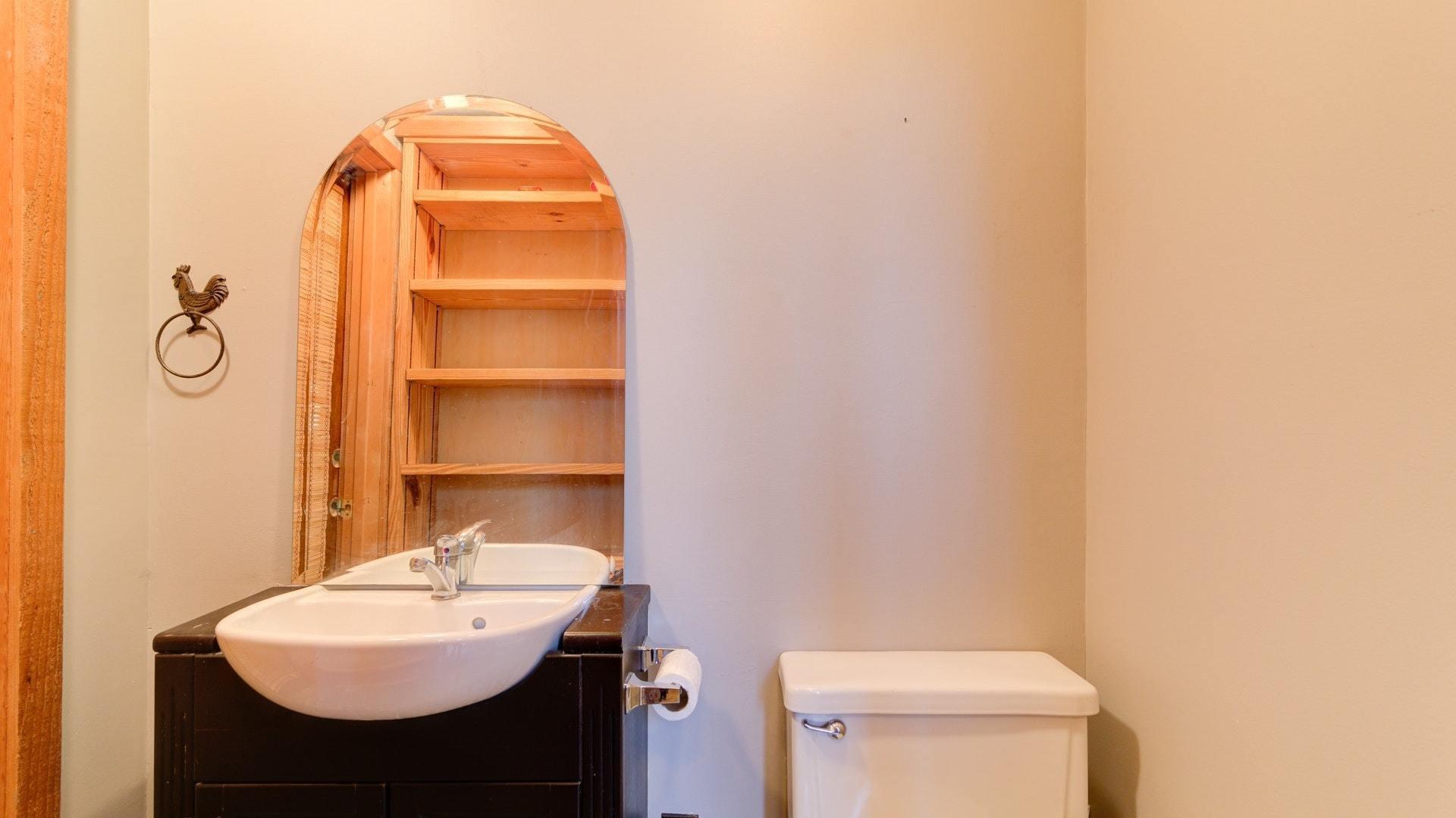 7755 Jeters Chapel Road Vinton, VA 24179 - Photo 25 of 26 upper bath