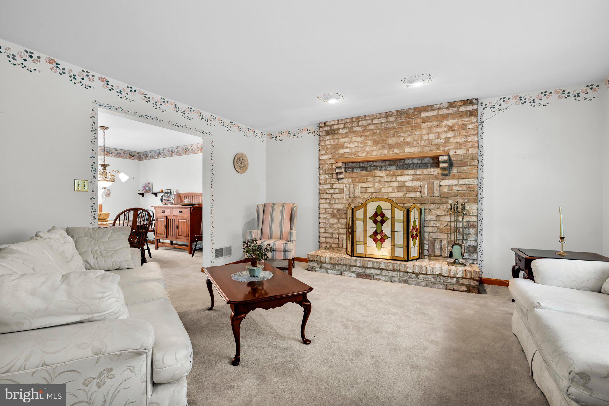 5057 Valley View Road Mohnton, PA 19540 - Photo 6 of 43 Living Area
