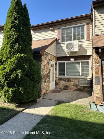 $489,000 | 8 Croft Court | Great Kills