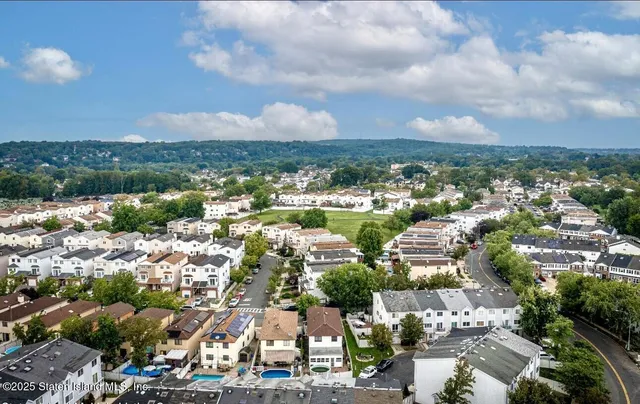 $489,000 | 8 Croft Court | Great Kills