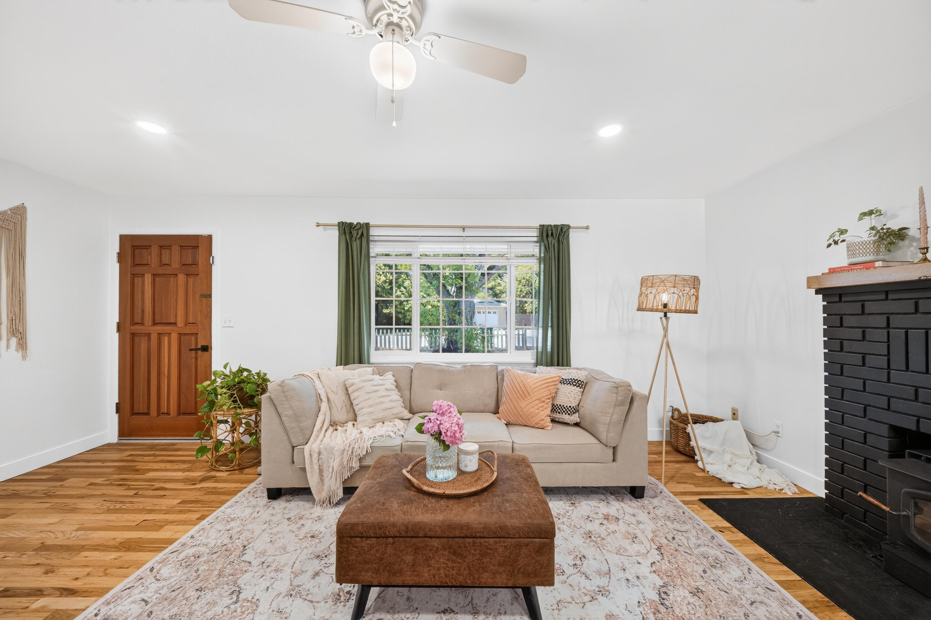 3061 Marmac Road Anderson, CA 96007 - Photo 5 of 45 Living Room