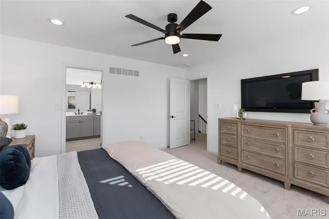 $311,900 | 2 Royal Ii At River Bluffs Manors, Florissant, MO 63031