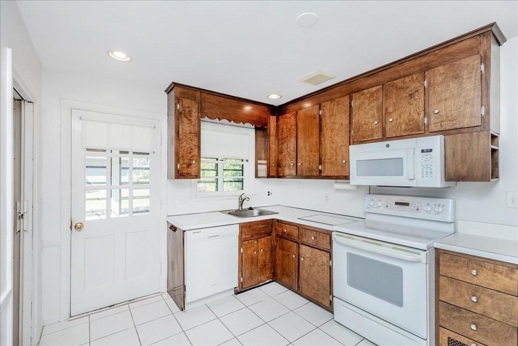 9 Countryside Lane Marblehead, MA 01945 - Photo 18 of 41 Gallery Image 18