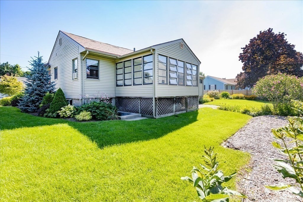 9 Countryside Lane Marblehead, MA 01945 - Photo 4 of 41 Gallery Image 4