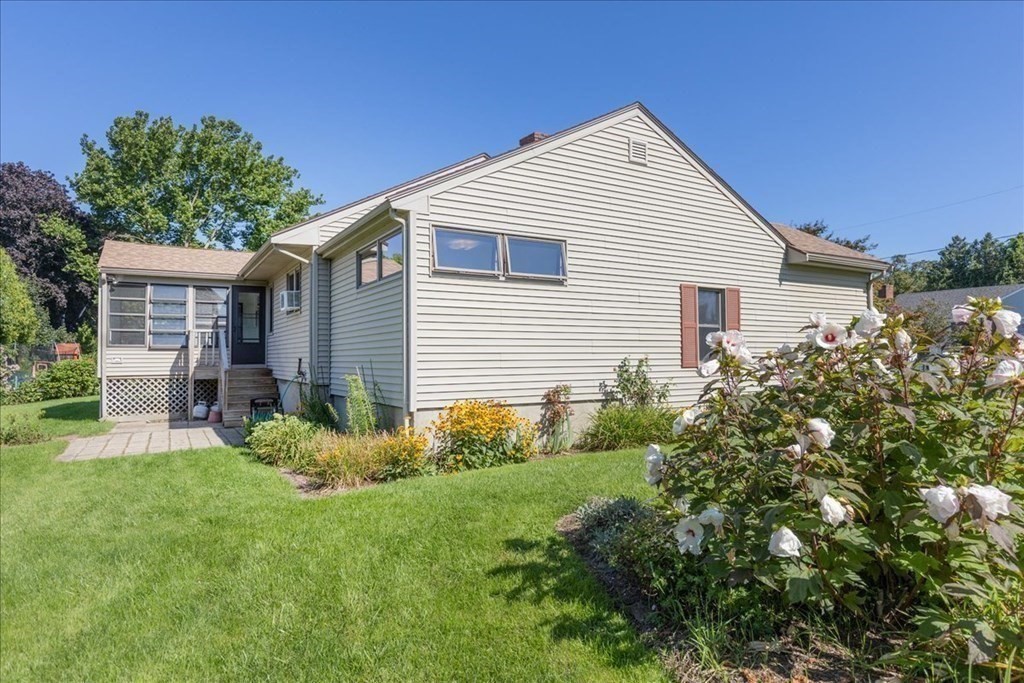 9 Countryside Lane Marblehead, MA 01945 - Photo 5 of 41 Gallery Image 5