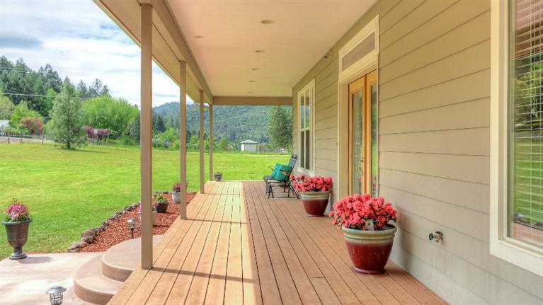 6490 Pioneer Road Medford, OR 97501 - Photo 2 of 35 Additional Photo