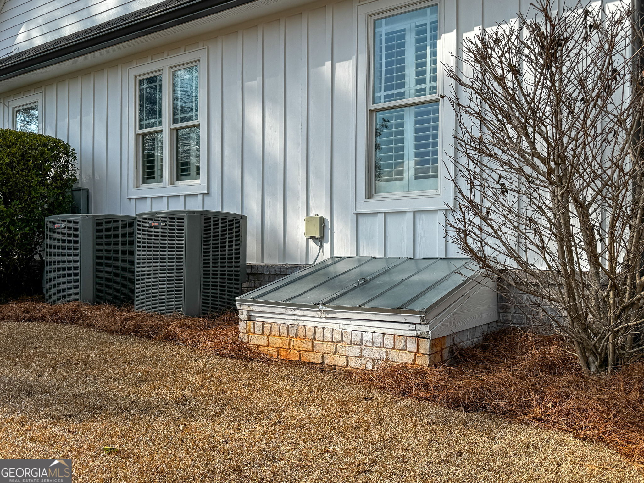 551 Carter Road Griffin, GA 30224 - Photo 76 of 86 a front view of a house with a garden