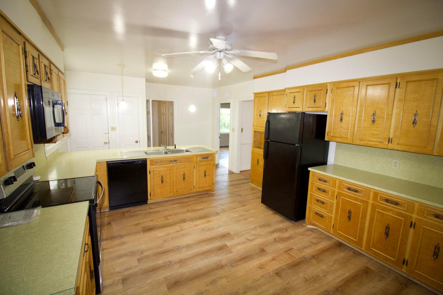 1502 Electric Road Southwest Roanoke, VA 24018 - Photo 8 of 28 7