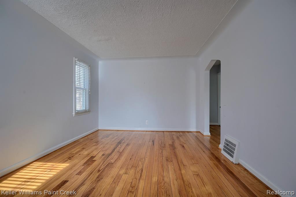 2060 Columbia Road Berkley, MI 48072 - Photo 4 of 18