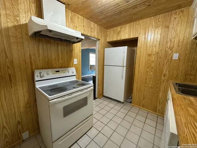 $1,195 | 331 Ira Avenue, Unit B, San Antonio, TX 78209