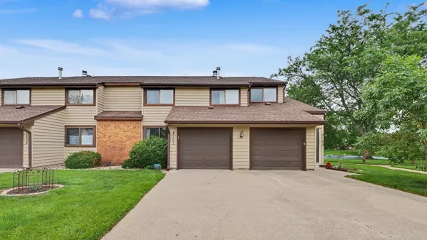 $195,000 | 2101 Harbor Town Circle, Unit 2101, Champaign, IL 61821