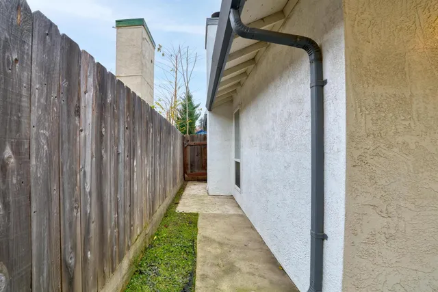 a view of a pathway of a wooden building