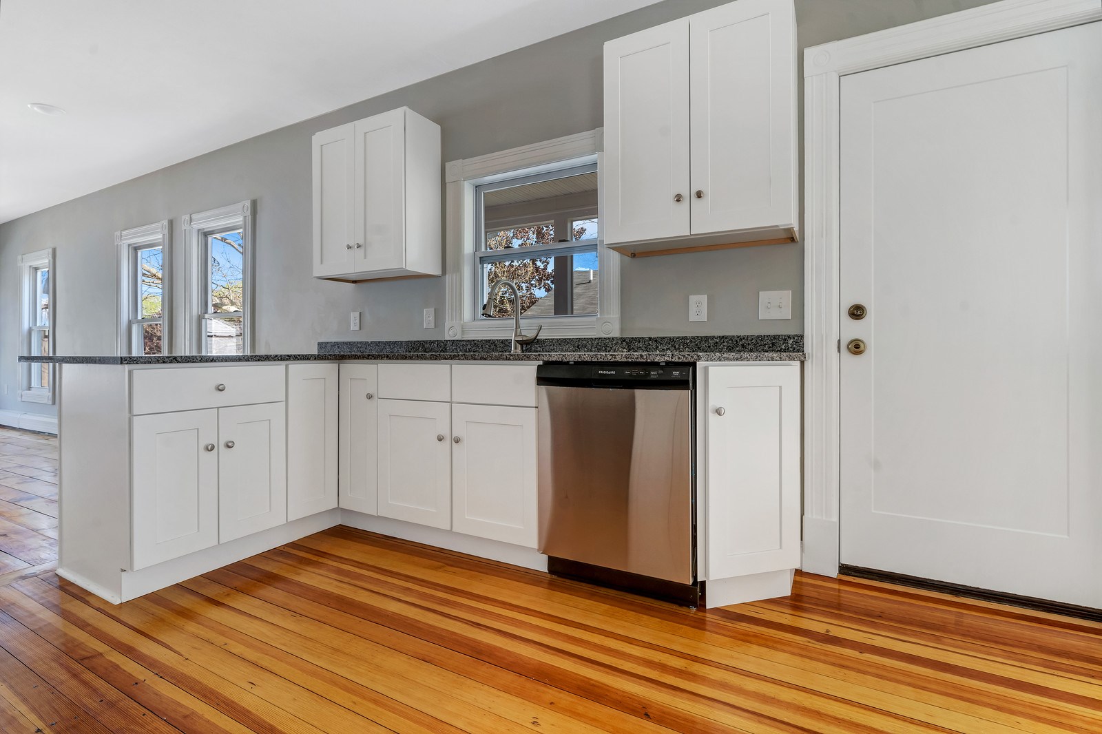 198-200 Calef Road Manchester, NH 03103 - Photo 25 of 40