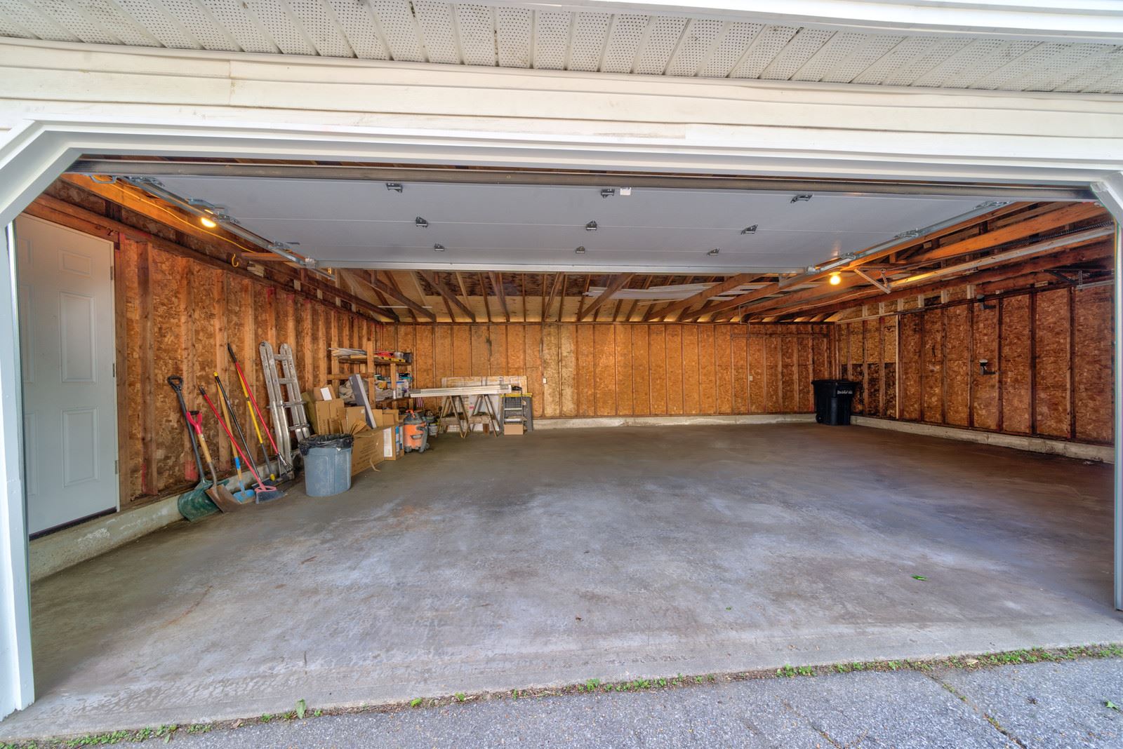 198-200 Calef Road Manchester, NH 03103 - Photo 6 of 40