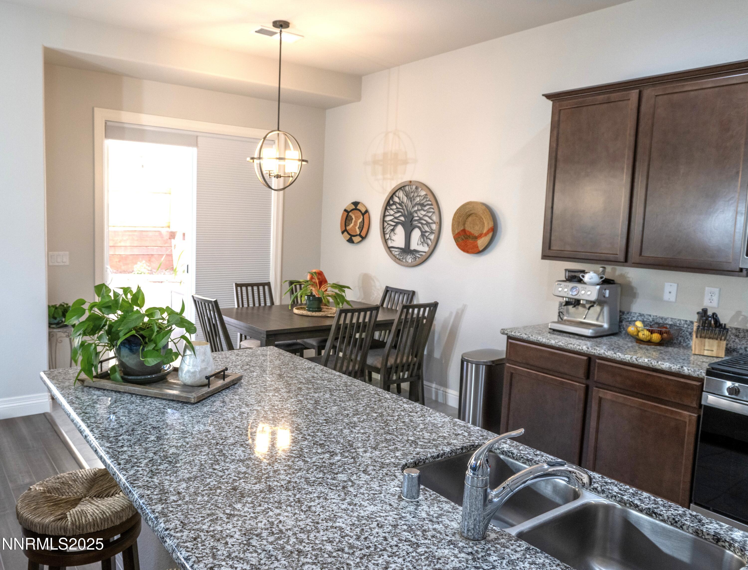 11043 Athabasca Drive Reno, NV 89506 - Photo 5 of 23 9 KITCHEN & NOOK