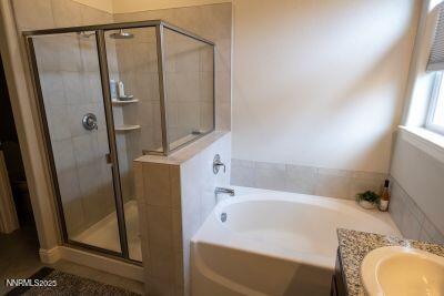 11043 Athabasca Drive Reno, NV 89506 - Photo 9 of 23 14 Primary Bathroom