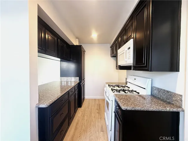 $569,999 | 1974 Glenoaks Avenue, Unit E, Anaheim, CA 92801