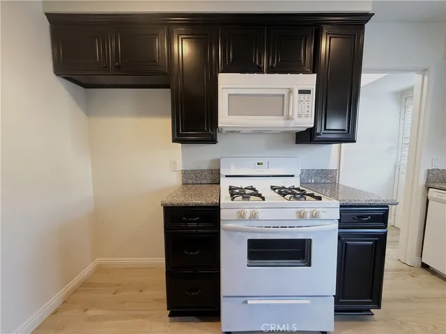 $569,999 | 1974 Glenoaks Avenue, Unit E, Anaheim, CA 92801