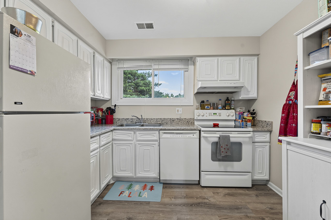 465 Raintree Court, Unit 2B Glen Ellyn, IL 60137 - Photo 14 of 21 Gallery Image 14