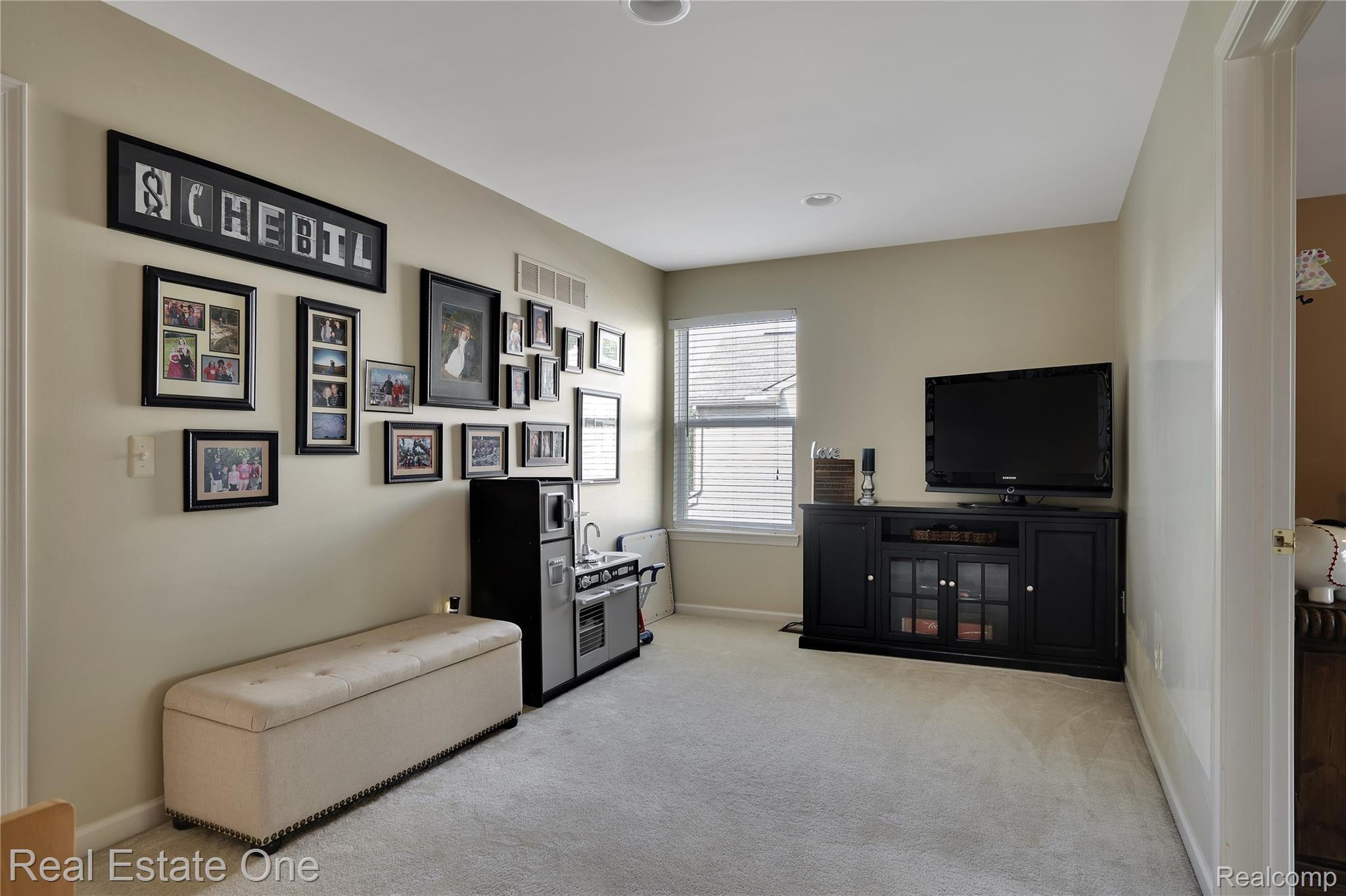 3214 Everett Drive Rochester, MI 48307 - Photo 29 of 50 DSC01180.jpg