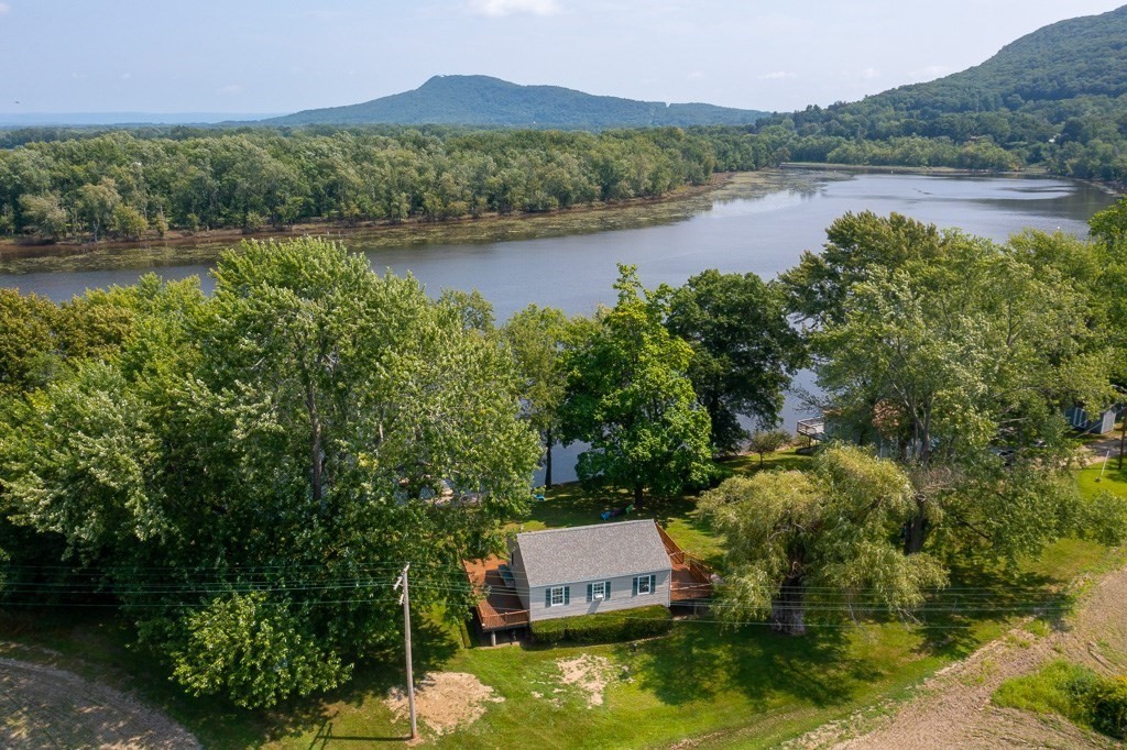 14 Old Stagecoach Road Easthampton, MA 01027 - Photo 1 of 37 Gallery Image 1