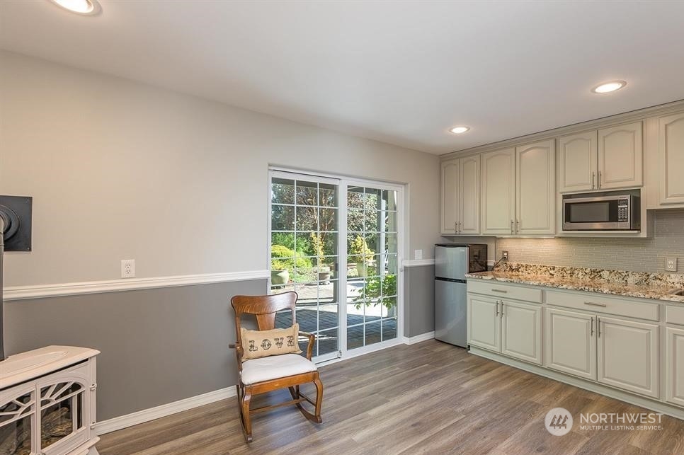 50 Henkes Road Sequim, WA 98382 - Photo 31 of 40 a kitchen with stainless steel appliances granite countertop a stove a sink dishwasher and a microwave oven with wooden floor