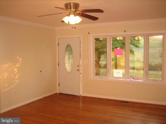 4525 Bill Moxley Road Mount Airy, MD 21771 - Photo 4 of 26 Living Room