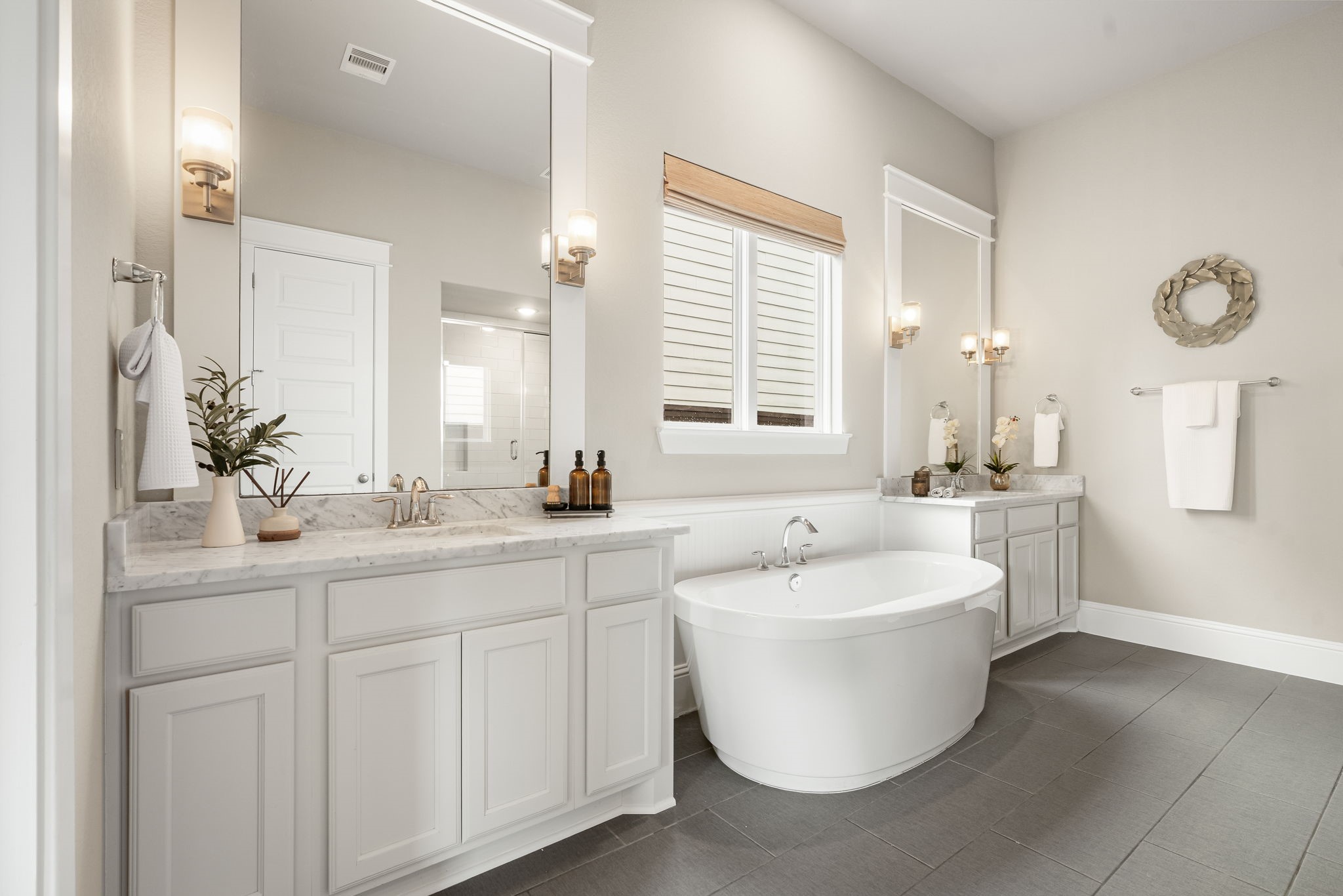 2206 Rope Maker Road Conroe, TX 77384 - Photo 33 of 42 Primary bath with dual vanities and soaking tub