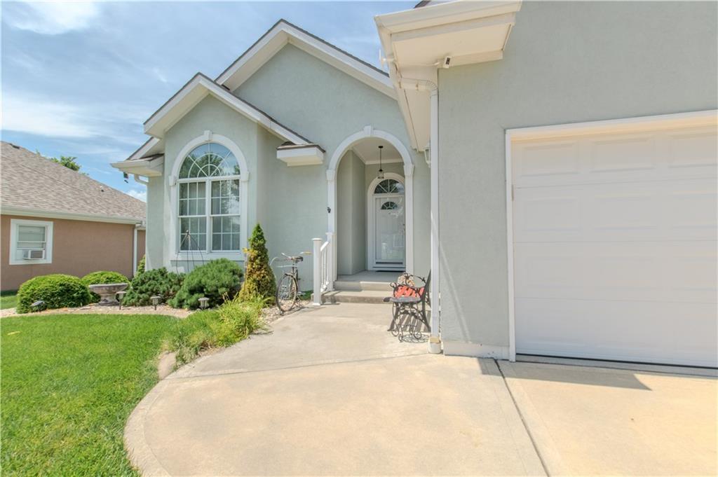 22604 Vincent Street Peculiar, MO 64078 - Photo 2 of 66