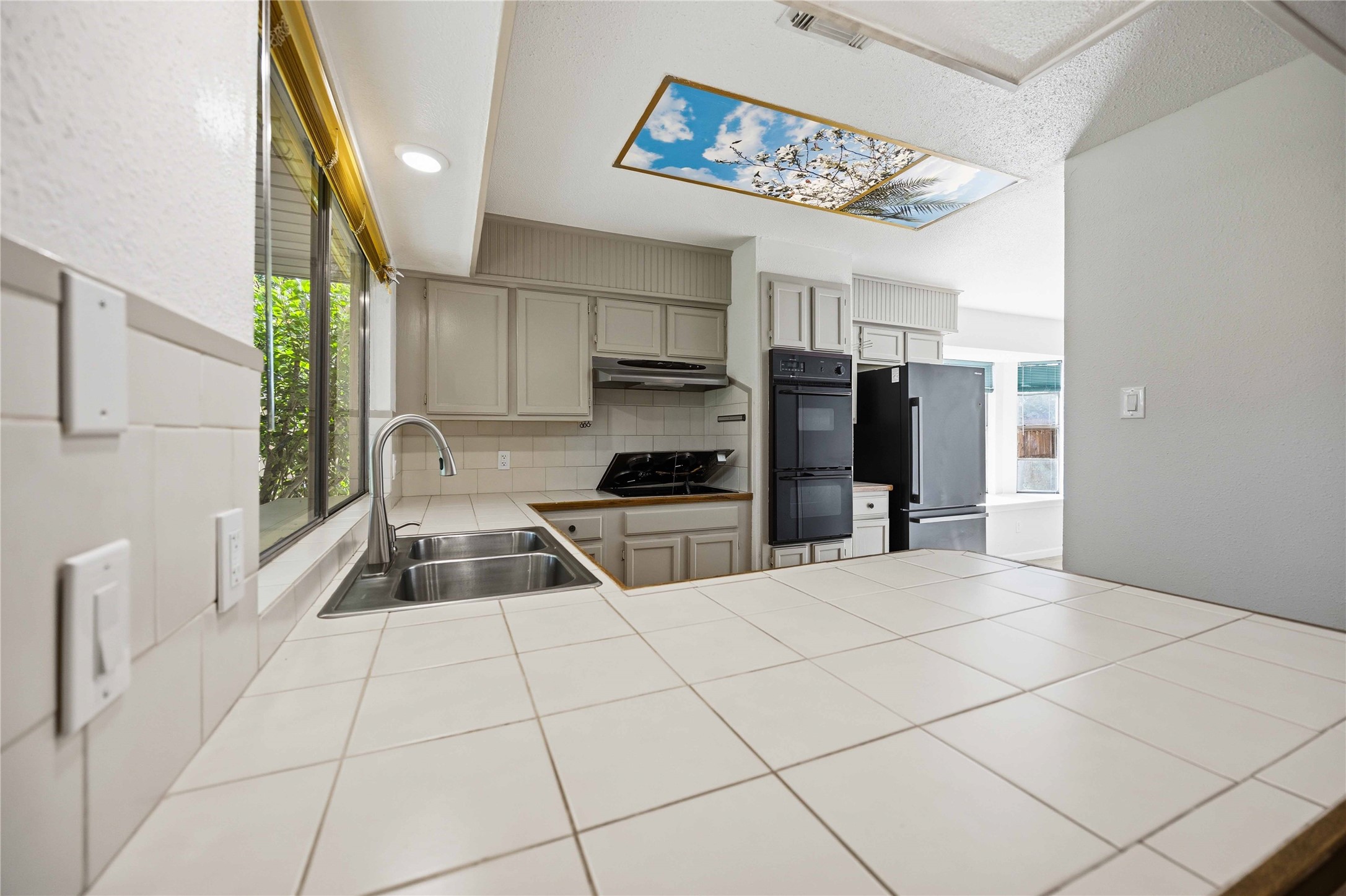 16202 Mill Point Drive Houston, TX 77059 - Photo 12 of 34