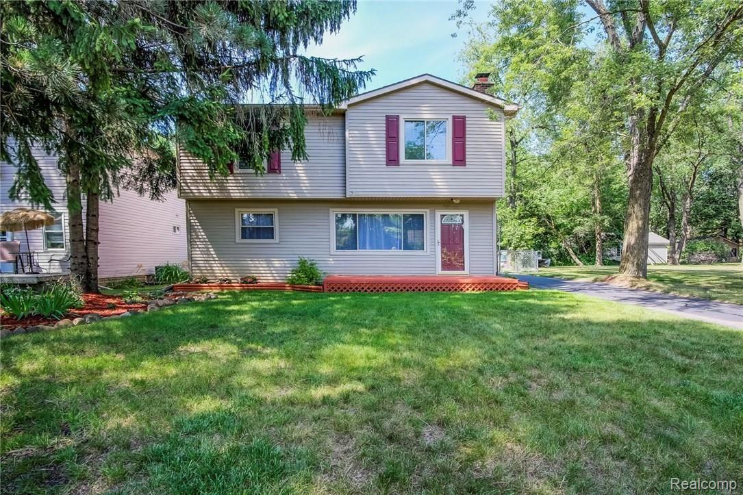 4719 Eagle Road Highland, MI 48356 - Photo 1 of 26 1.jpg