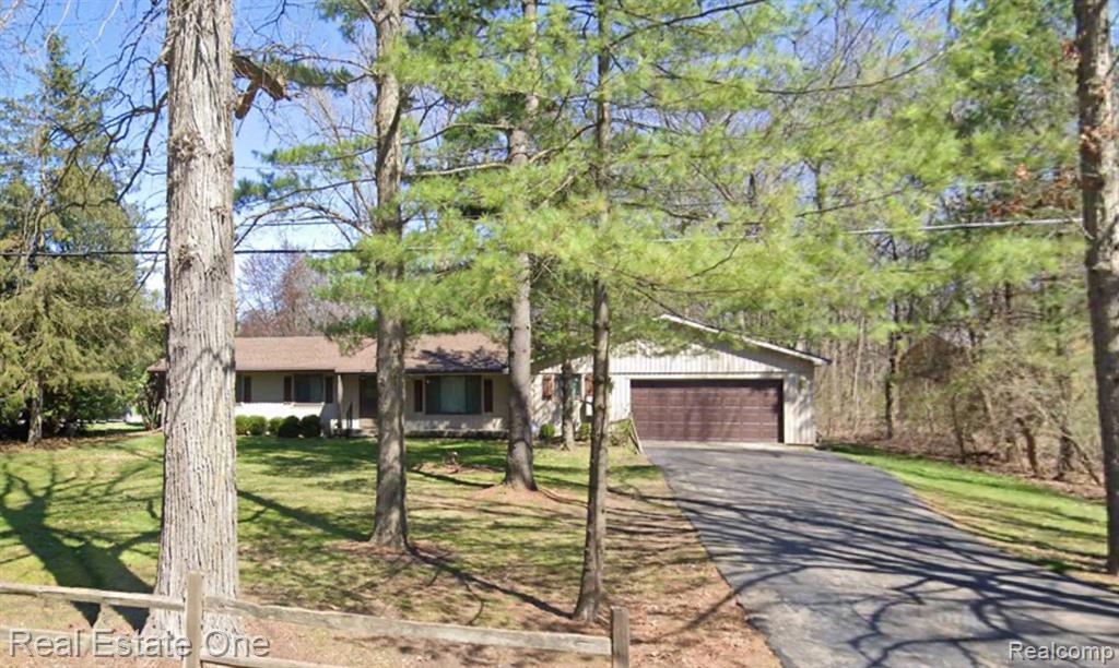 5661 Crooked Lake Road Howell, MI 48843 - Photo 1 of 1 Gallery Image 1