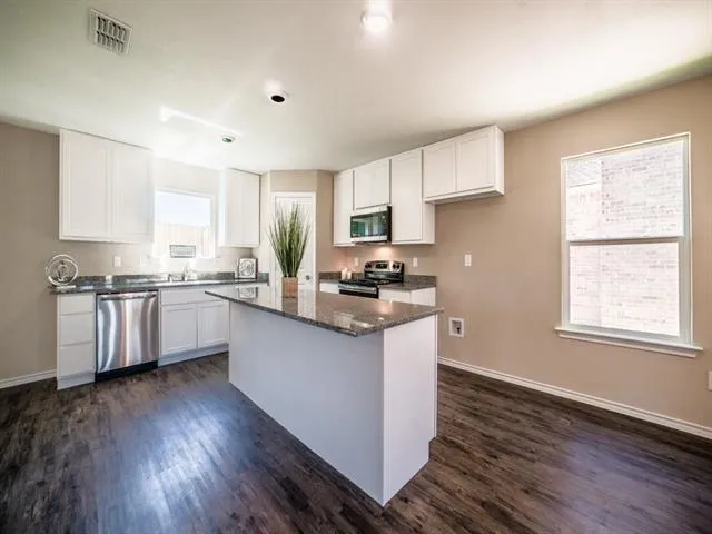 $2,100 | 122 Brooks Drive, Terrell, TX 75160