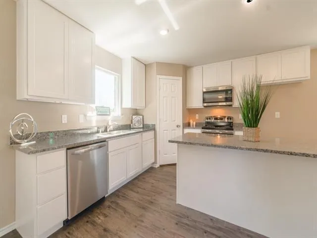 $2,100 | 122 Brooks Drive, Terrell, TX 75160