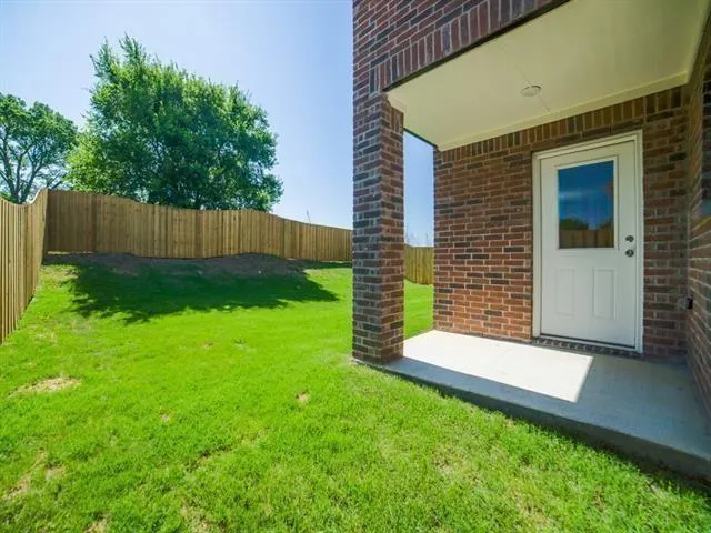 $2,100 | 122 Brooks Drive, Terrell, TX 75160