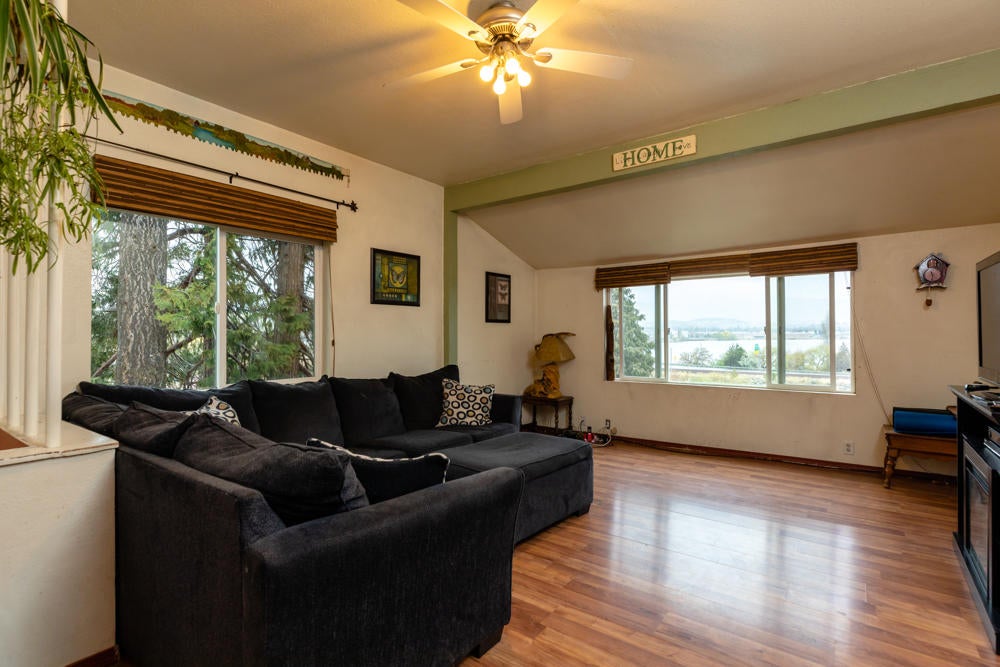 402 Riverside Drive Klamath Falls, OR 97601 - Photo 22 of 30 Upstairs Living Room with Lake view
